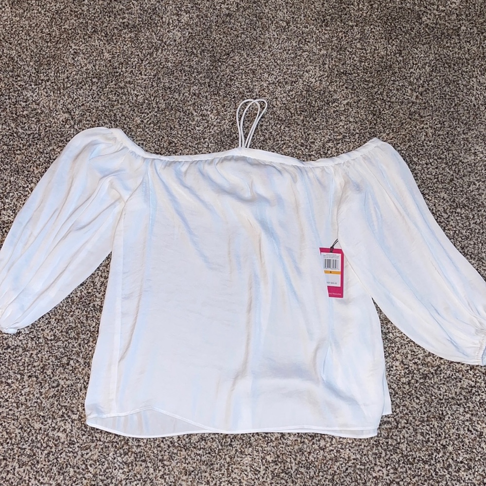 (💚B1G2) NWT- Vince Camuto Blouse- Size S